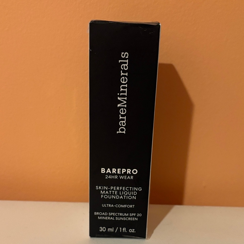bareMinerals BAREPRO 24HR Wear Foundation
